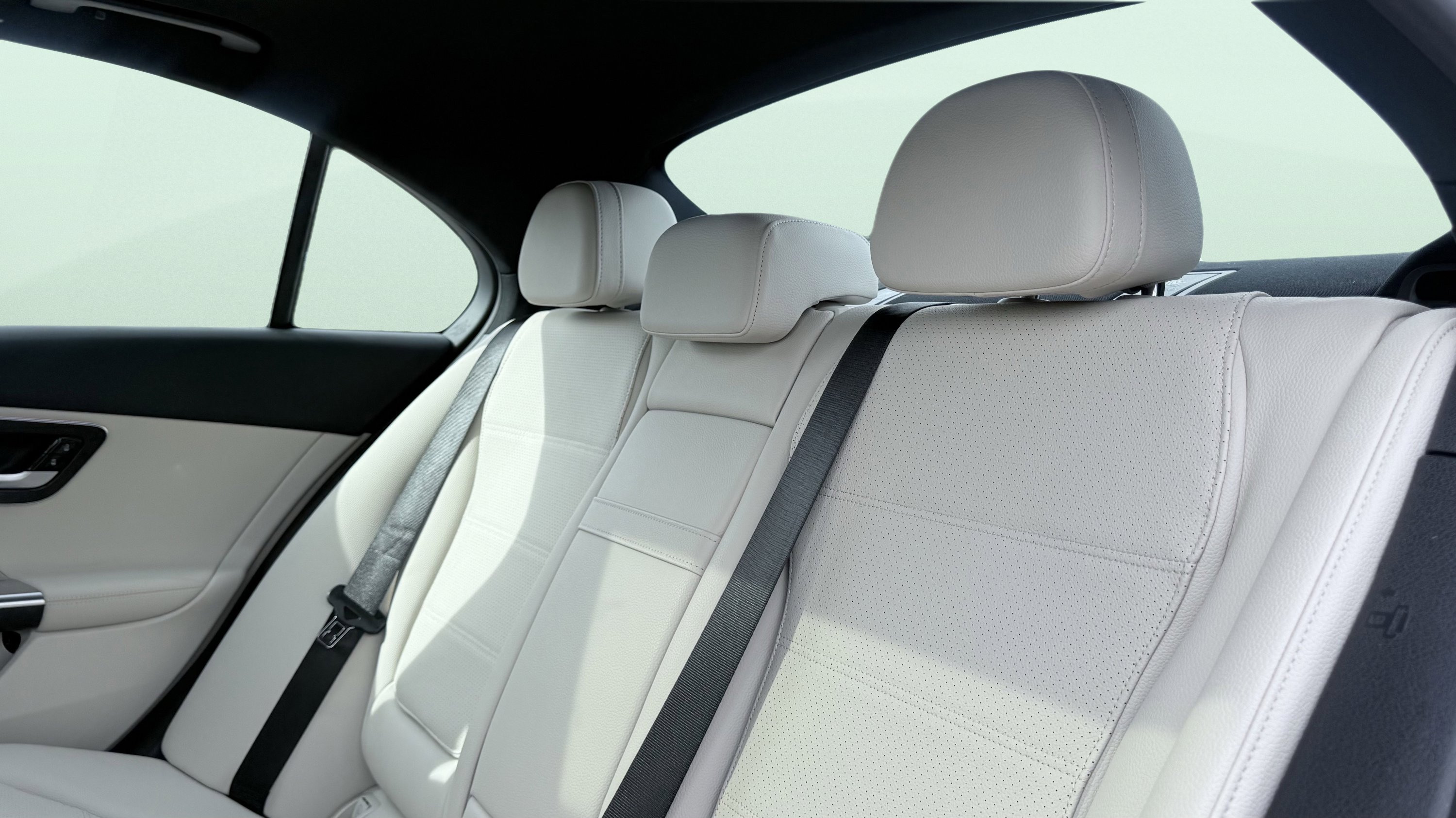 Used 2025 Mercedes-Benz C 300 Sedan image 35