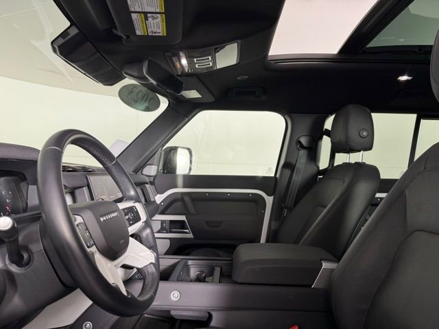 Used 2023 Land Rover Defender 130 SE image 32