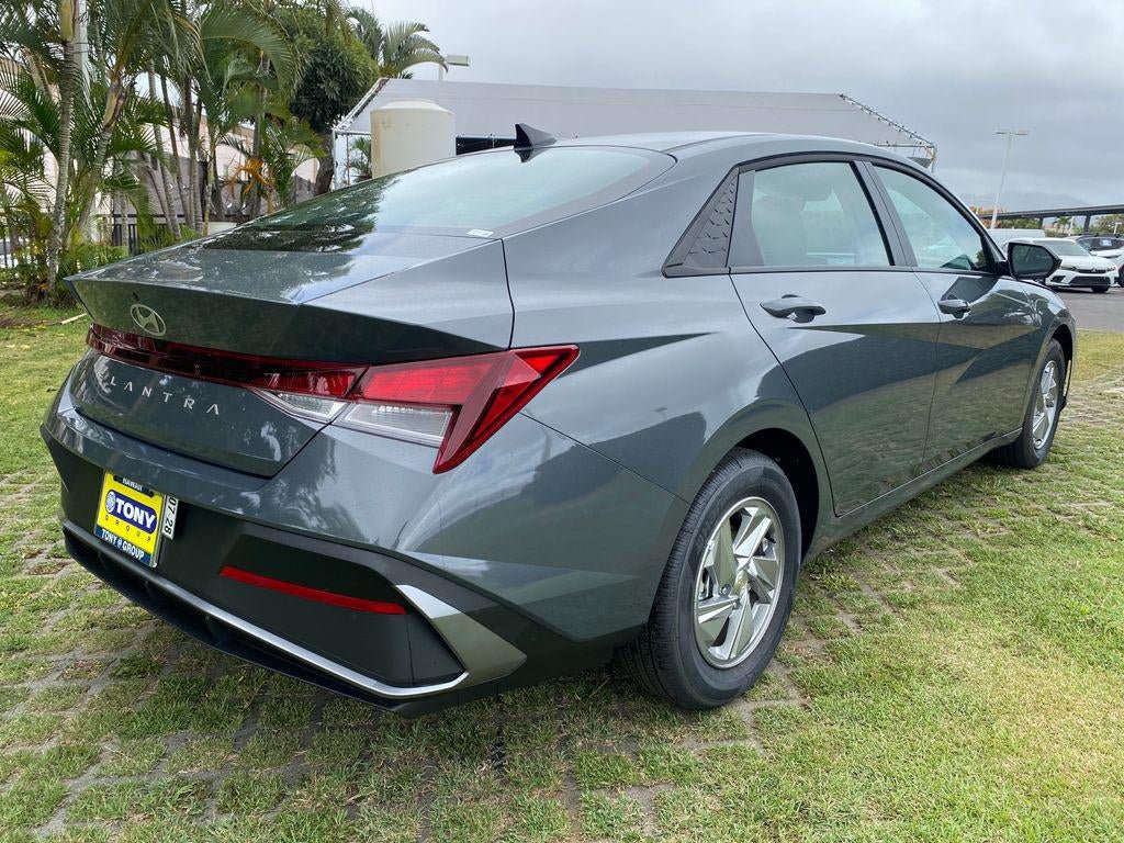 New 2026 Hyundai Elantra SE FWD image 25
