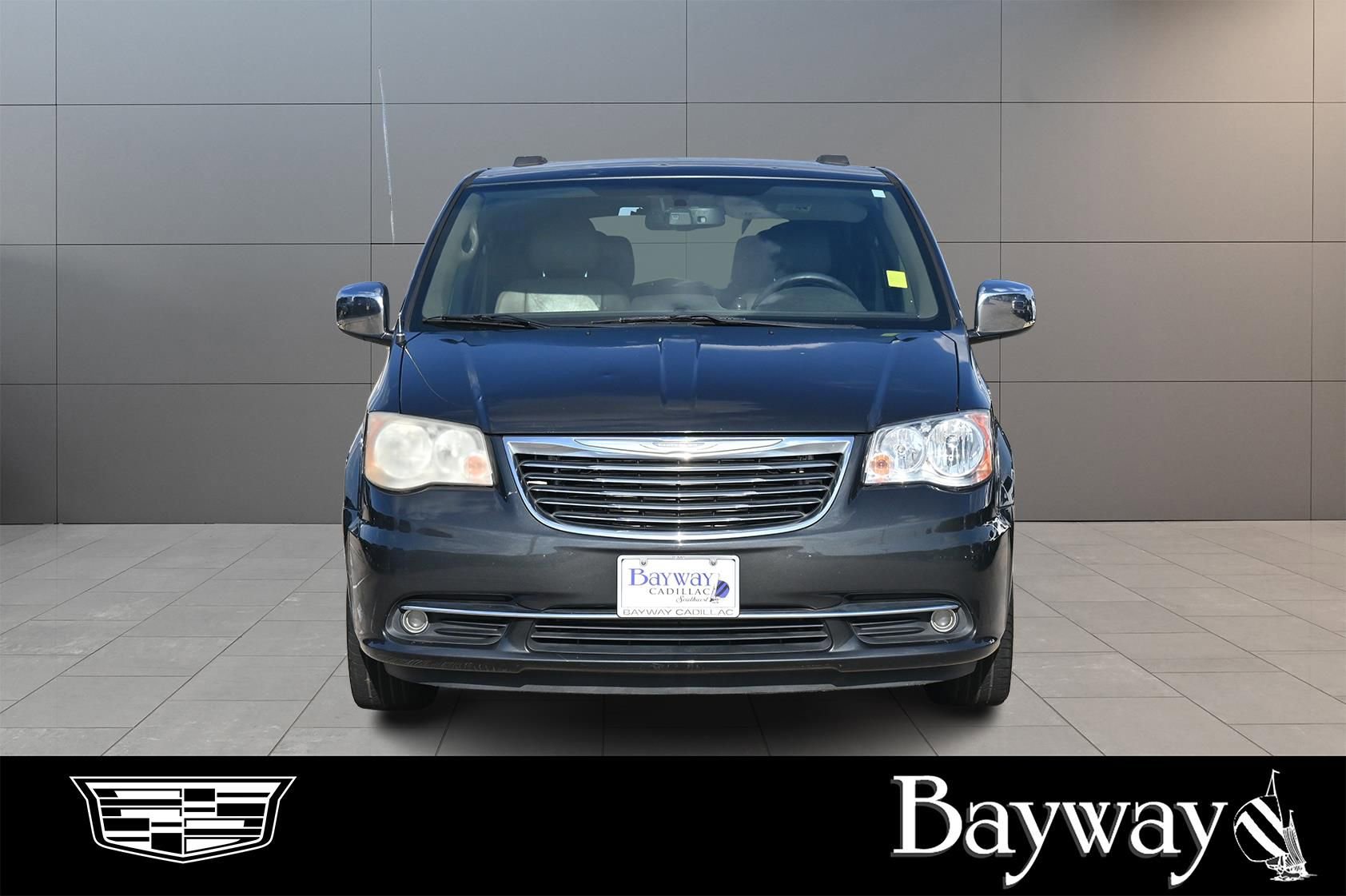 Used 2012 Chrysler Town & Country Touring-L w/ Entertainment Group #2 FWD image 2