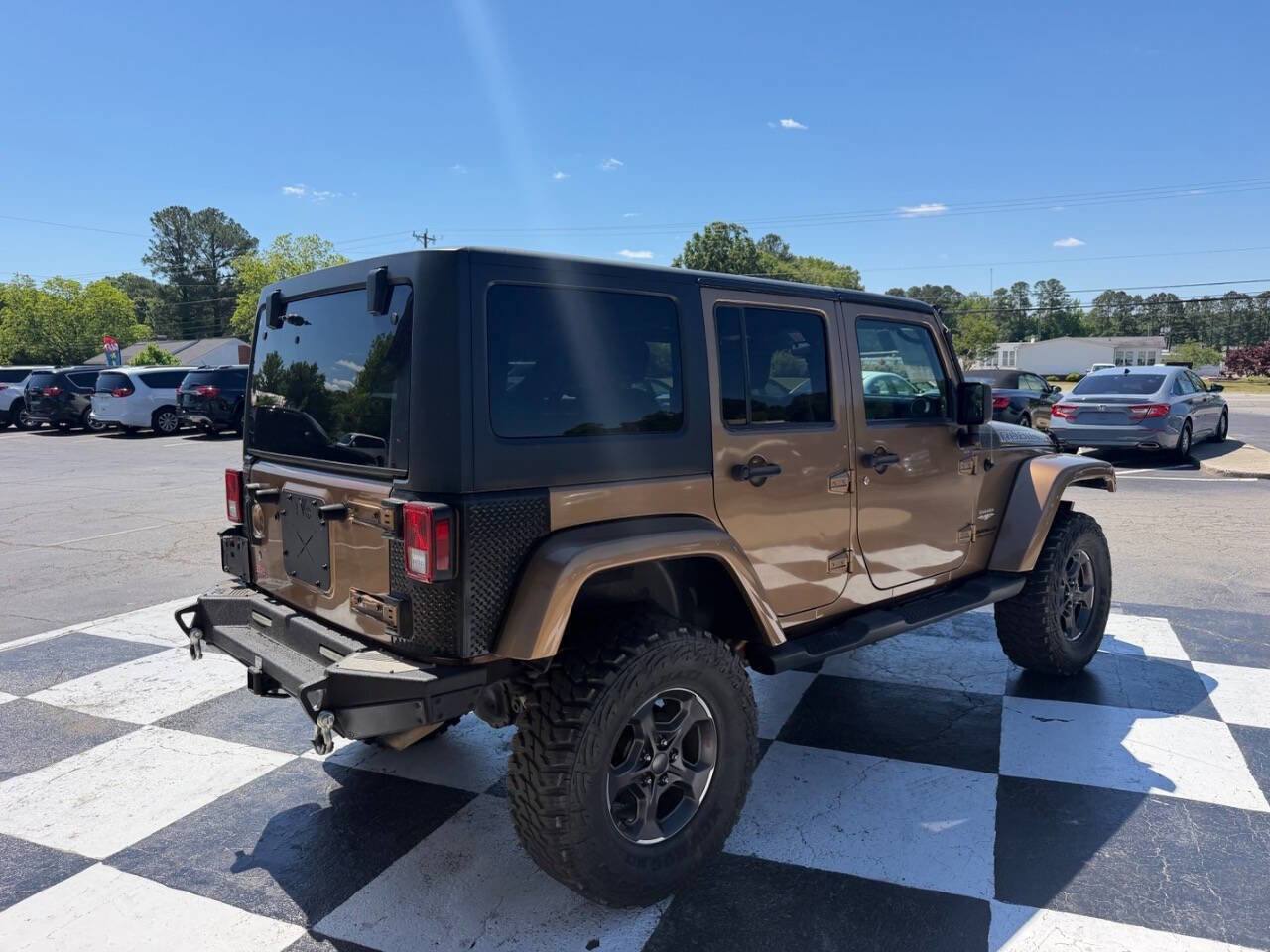 Used 2015 Jeep Wrangler Unlimited Sahara w/ Connectivity Group AWD/4WD image 6