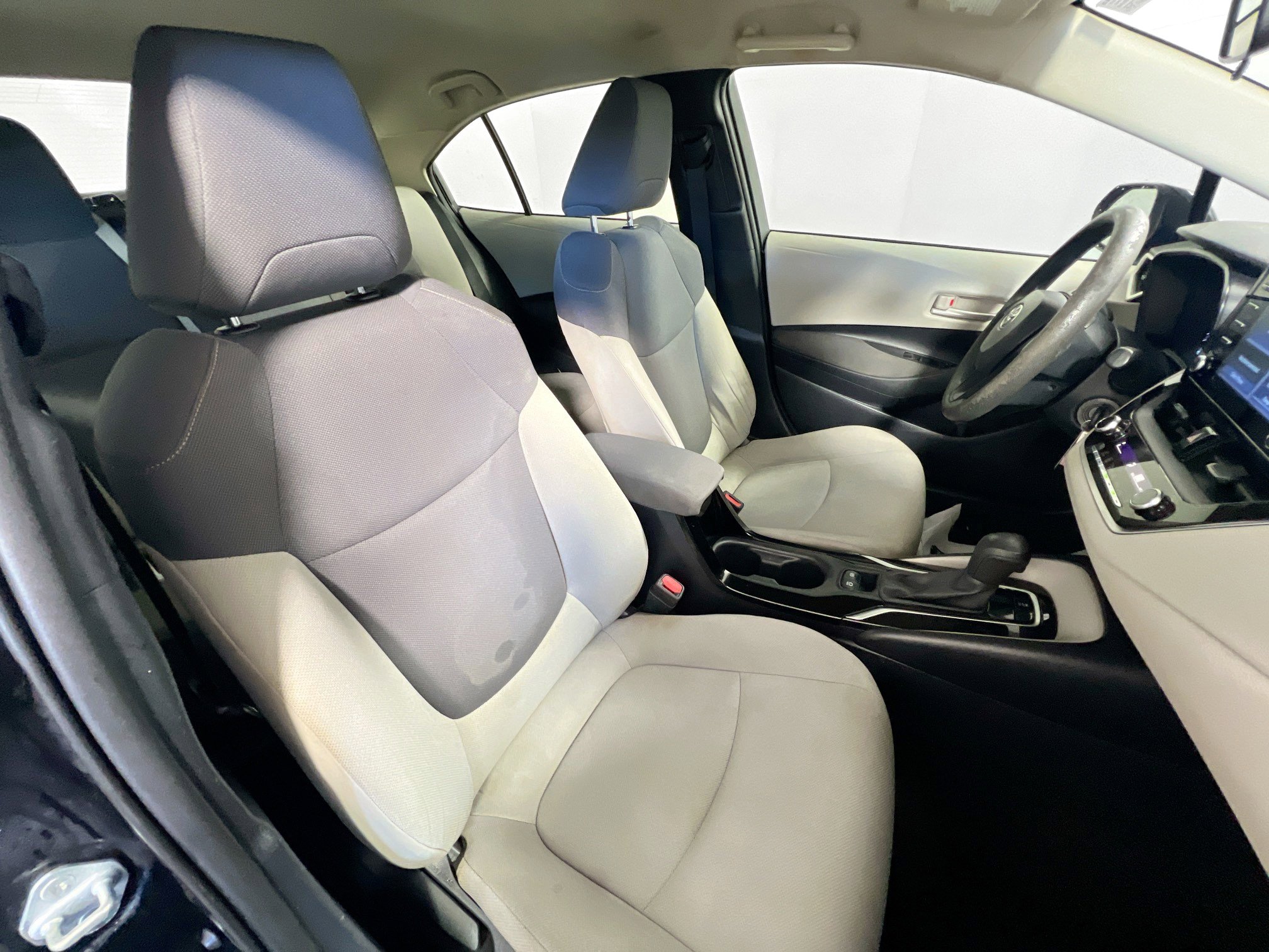 Used 2020 Toyota Corolla L image 30