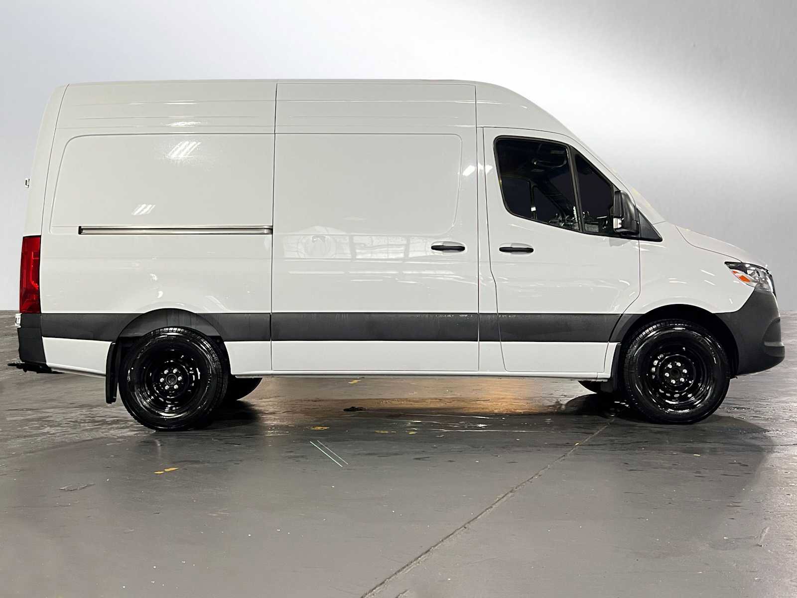 Used 2025 Mercedes-Benz Sprinter 2500 image 2