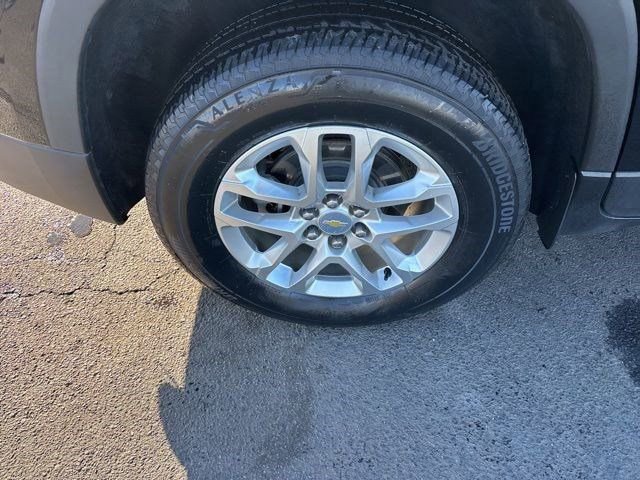 Used 2022 Chevrolet Traverse LS image 44