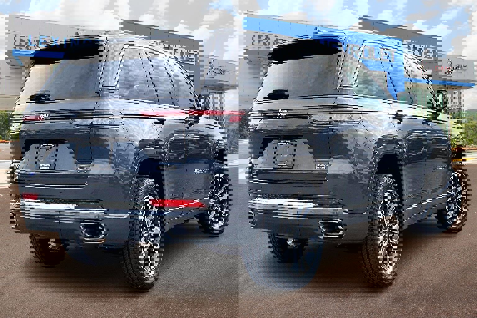 Used 2023 Jeep Grand Cherokee Overland image 13