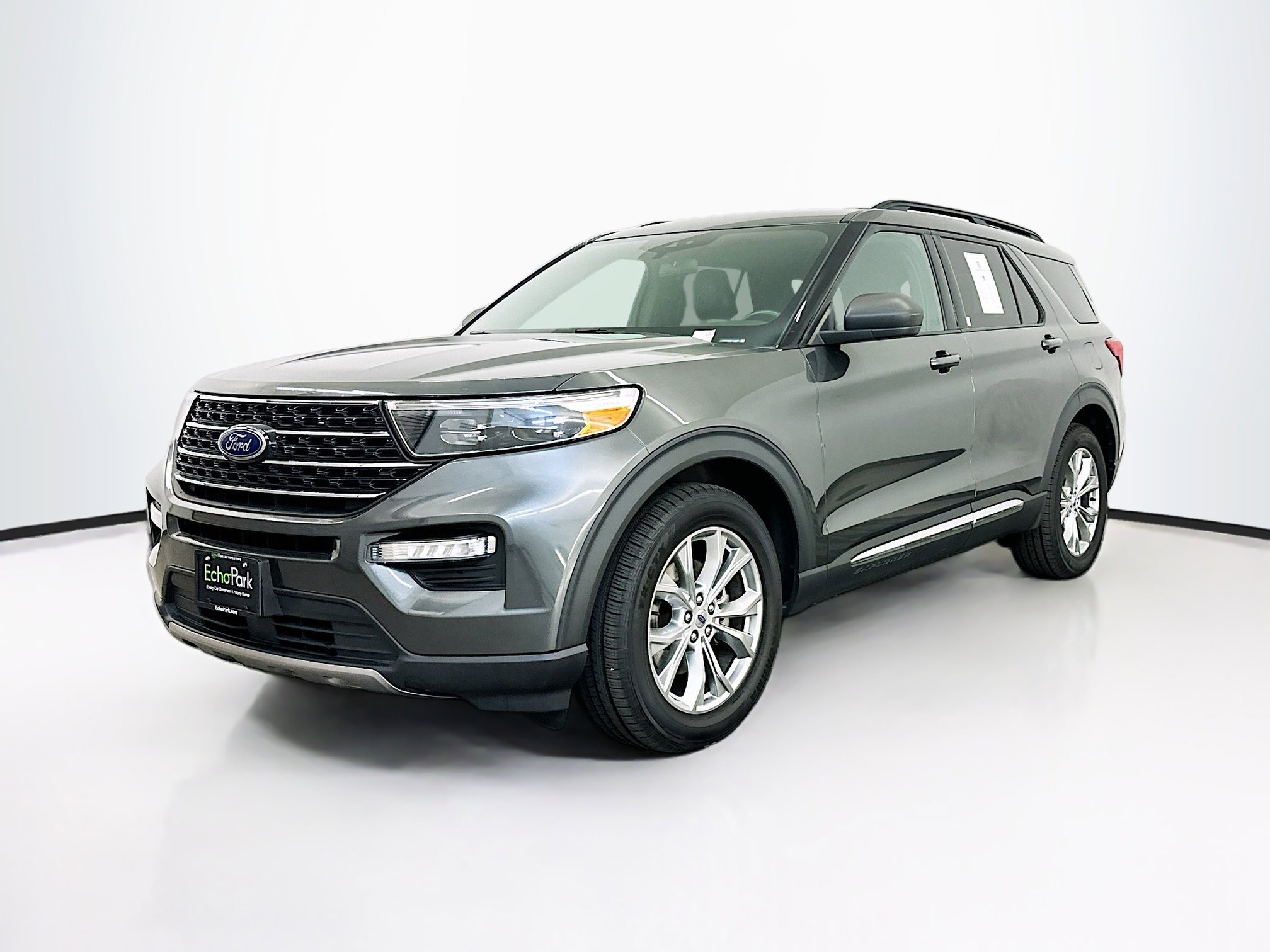 Used 2020 Ford Explorer XLT w/ Equipment Group 202A image 3