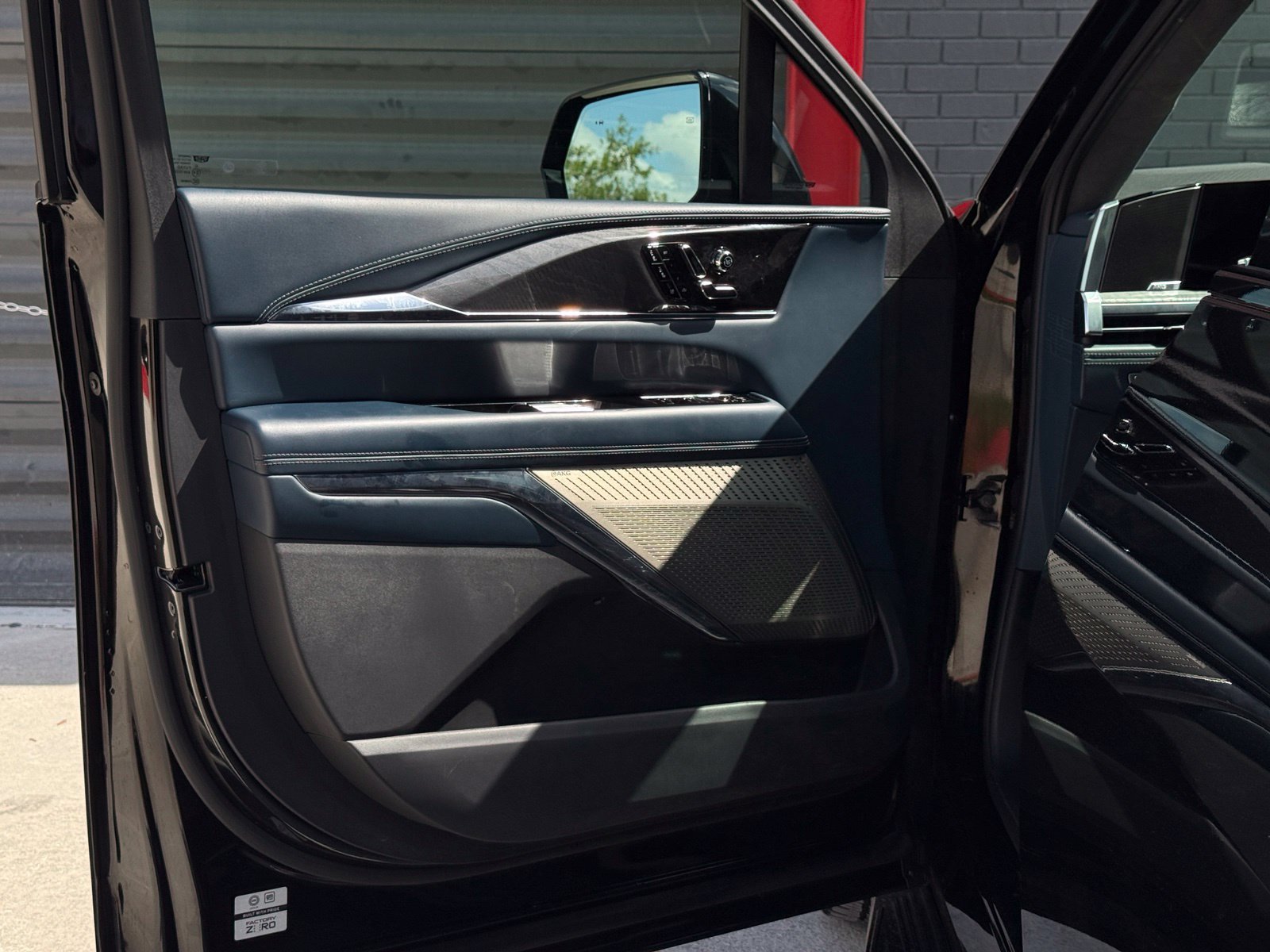 Used 2025 Cadillac Escalade IQ Sport 2 AWD/4WD image 15