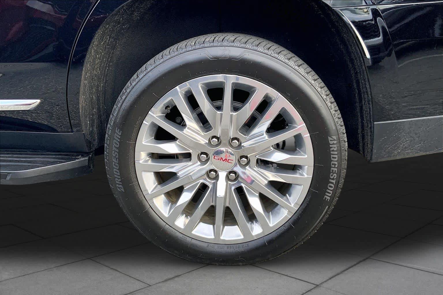 Used 2025 GMC Yukon Elevation AWD/4WD image 10