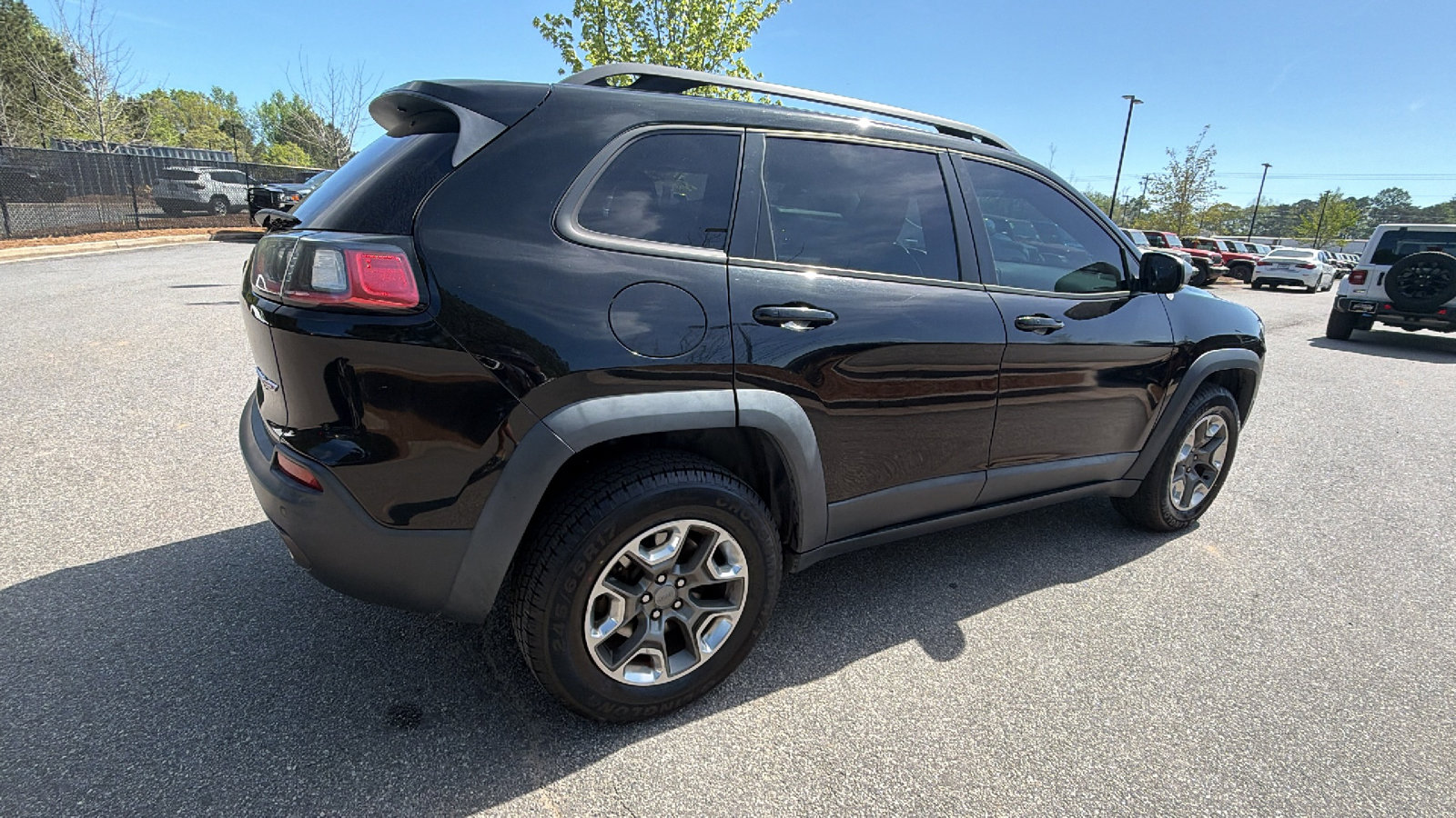 Used 2019 Jeep Cherokee Trailhawk image 8