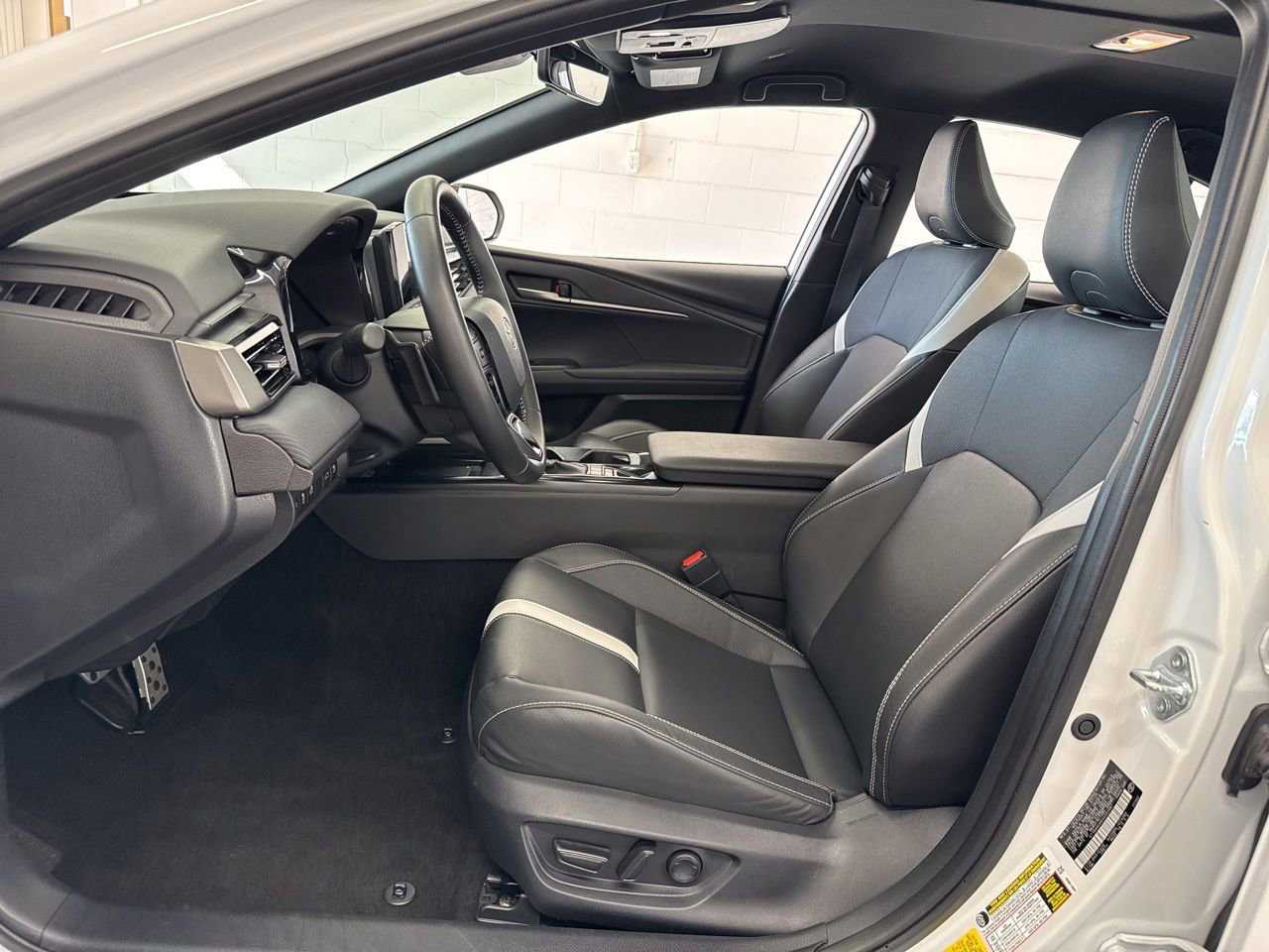 Used 2025 Toyota Camry SE w/ Convenience Package image 13