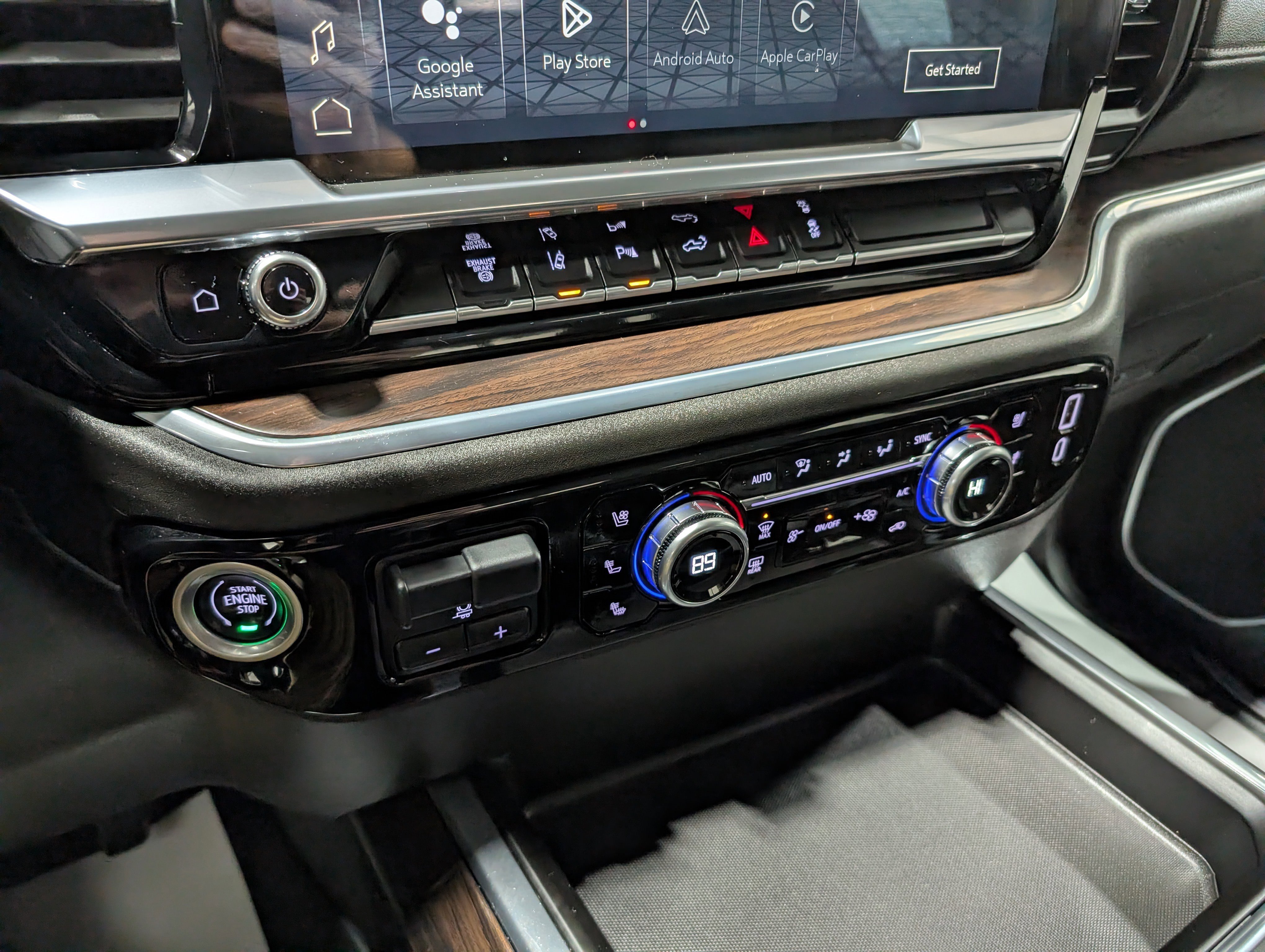 Used 2024 GMC Sierra 3500 SLT w/ SLT Convenience Package image 24