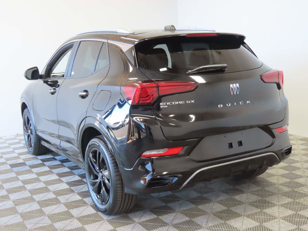 Used 2024 Buick Encore GX Sport Touring image 3