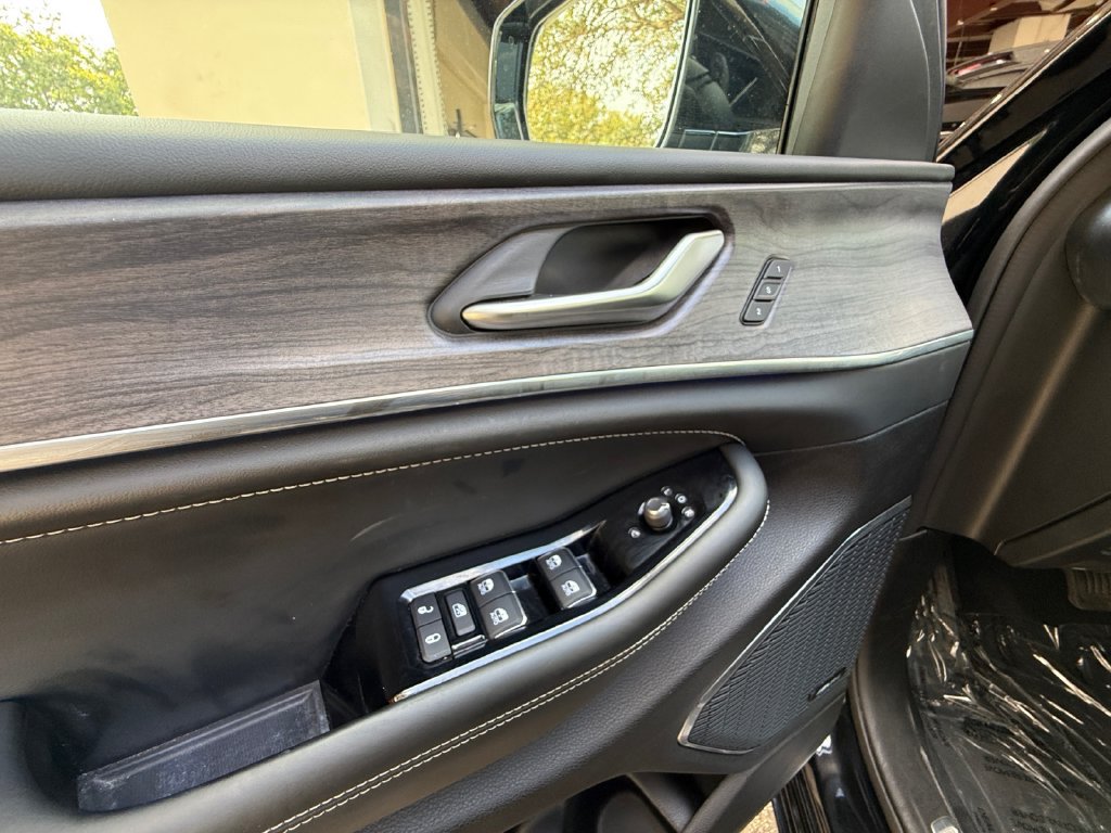 Used 2023 Jeep Grand Cherokee L Overland AWD/4WD image 11
