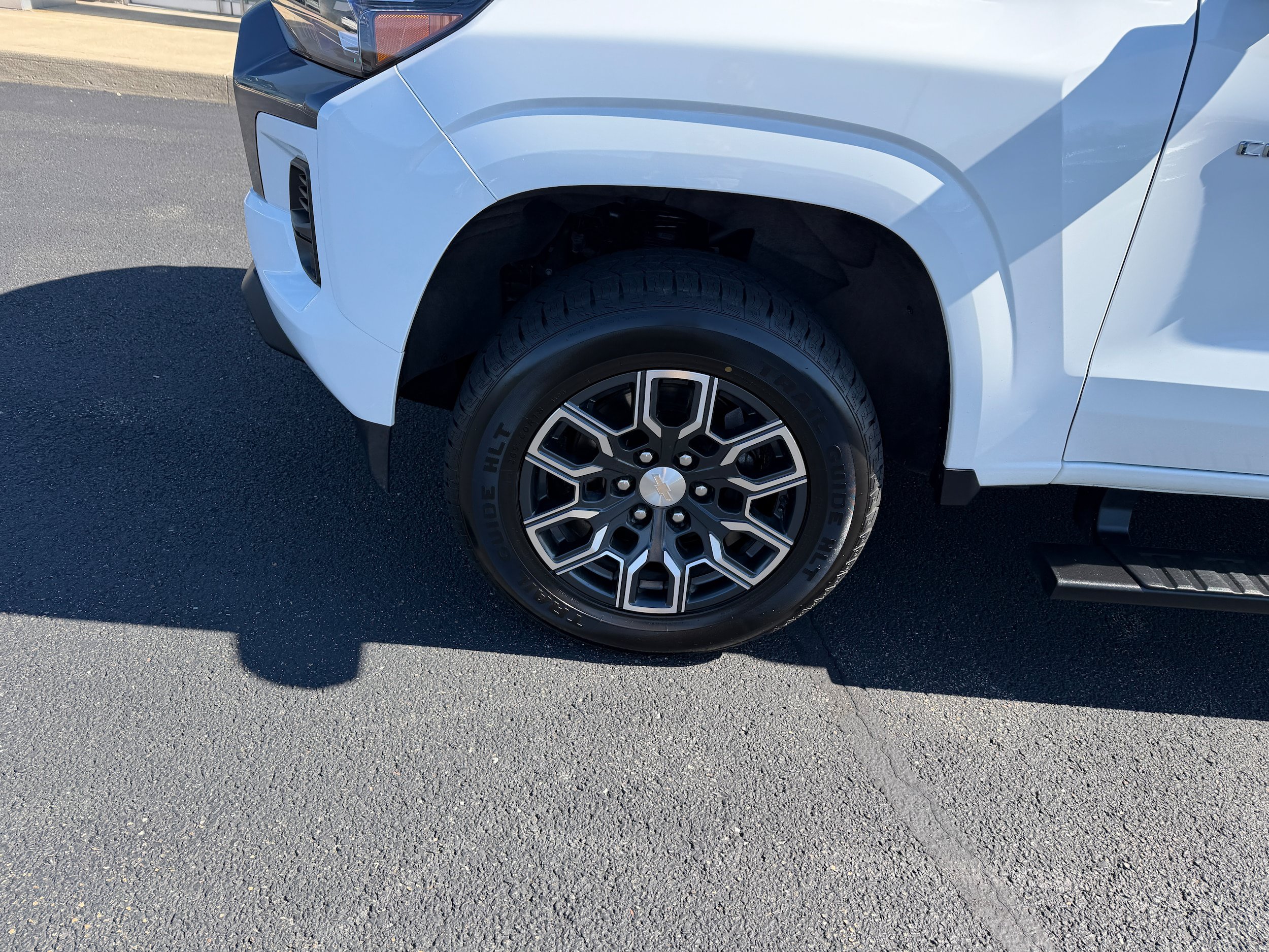 Used 2024 Chevrolet Colorado LT w/ LT Convenience Package III AWD/4WD image 11