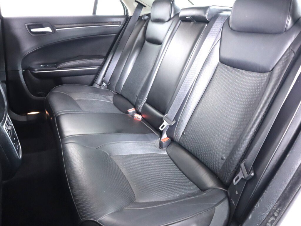 Used 2017 Chrysler 300 C RWD image 37