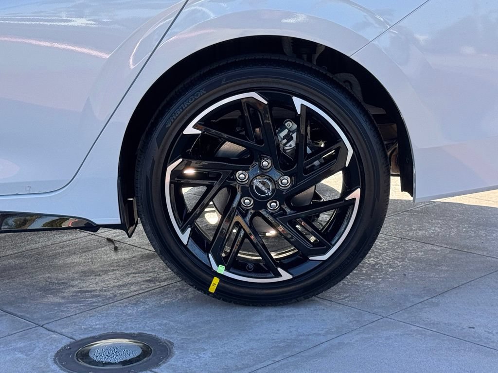 New 2026 Nissan Sentra SR w/ Floor Mat Package FWD image 10