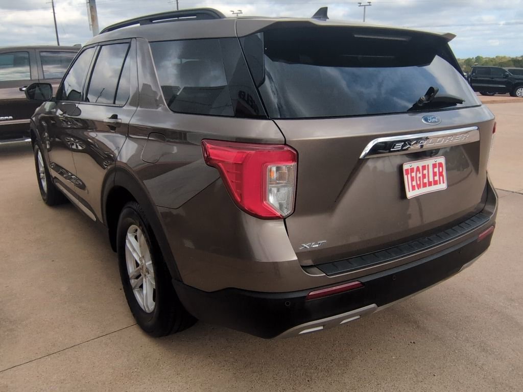 Used 2021 Ford Explorer XLT w/ Equipment Group 202A image 5