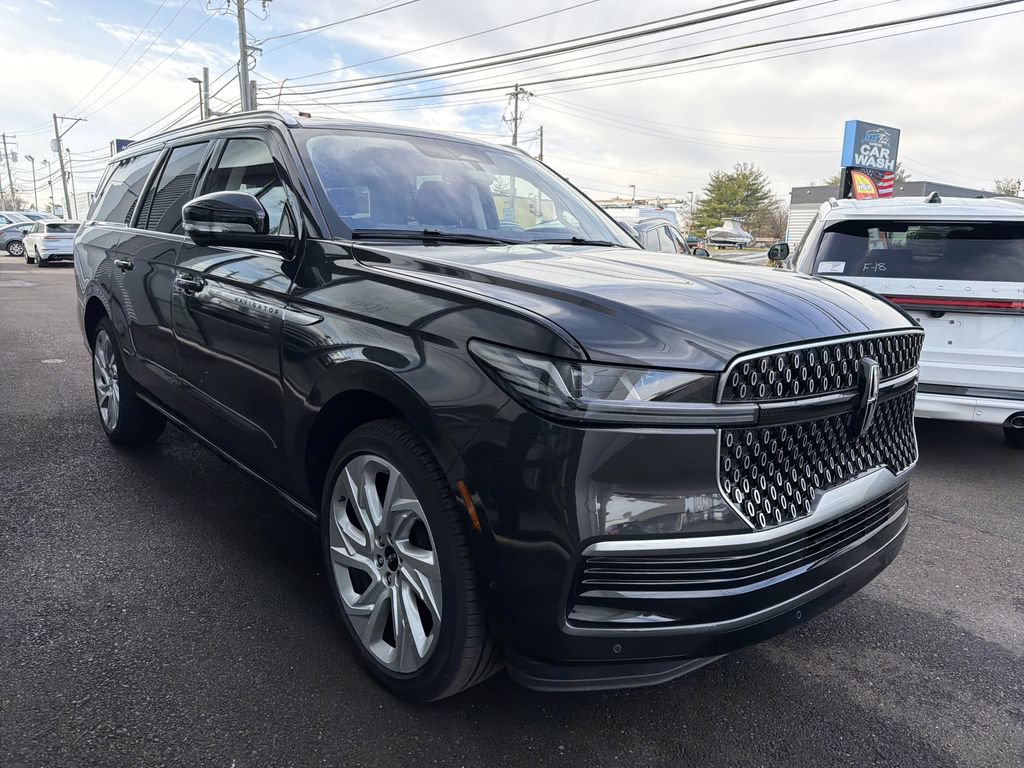 New 2025 Lincoln Navigator L Reserve AWD/4WD image 4