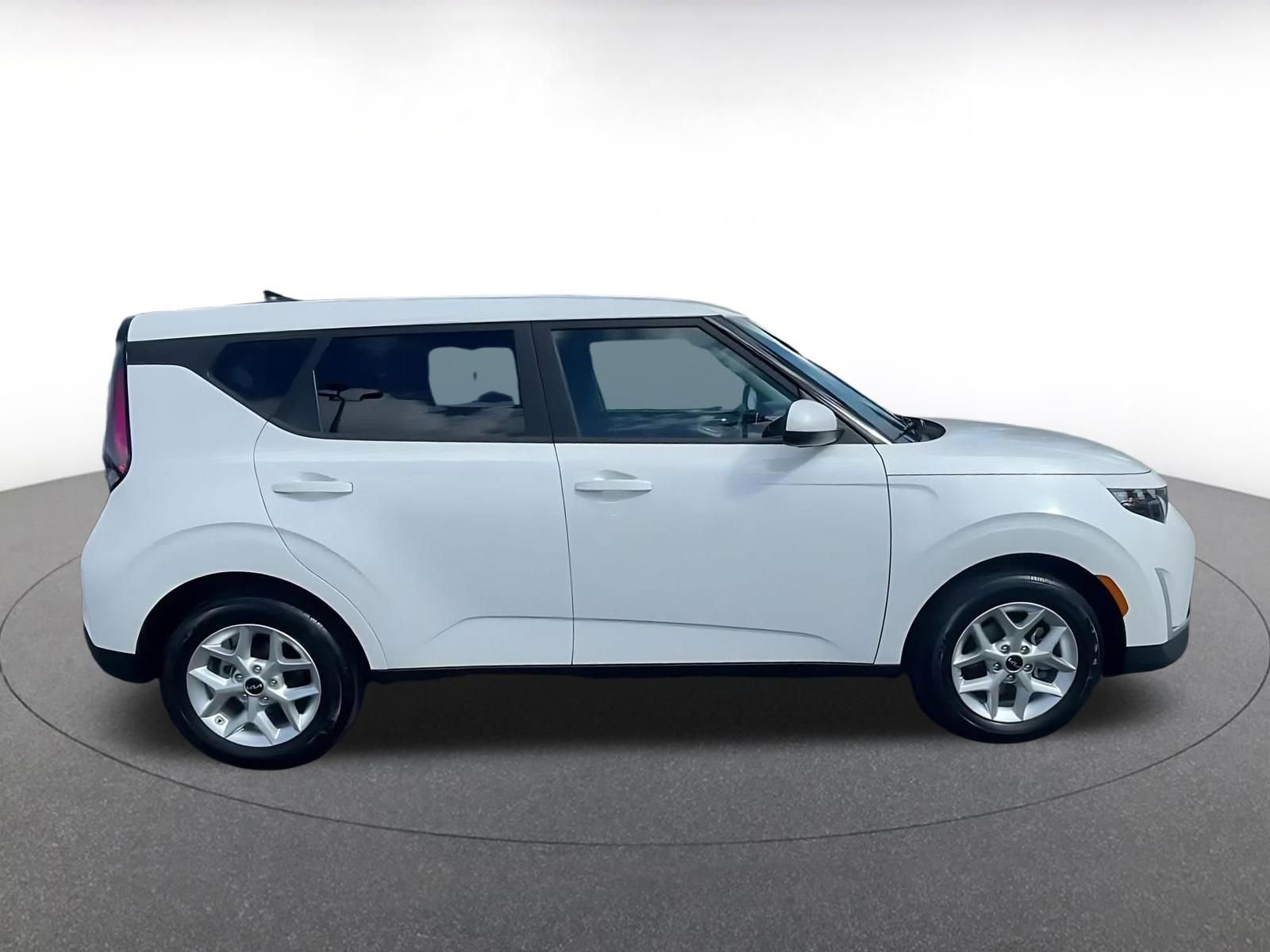 Used 2025 Kia Soul LX w/ LX Technology Package image 16