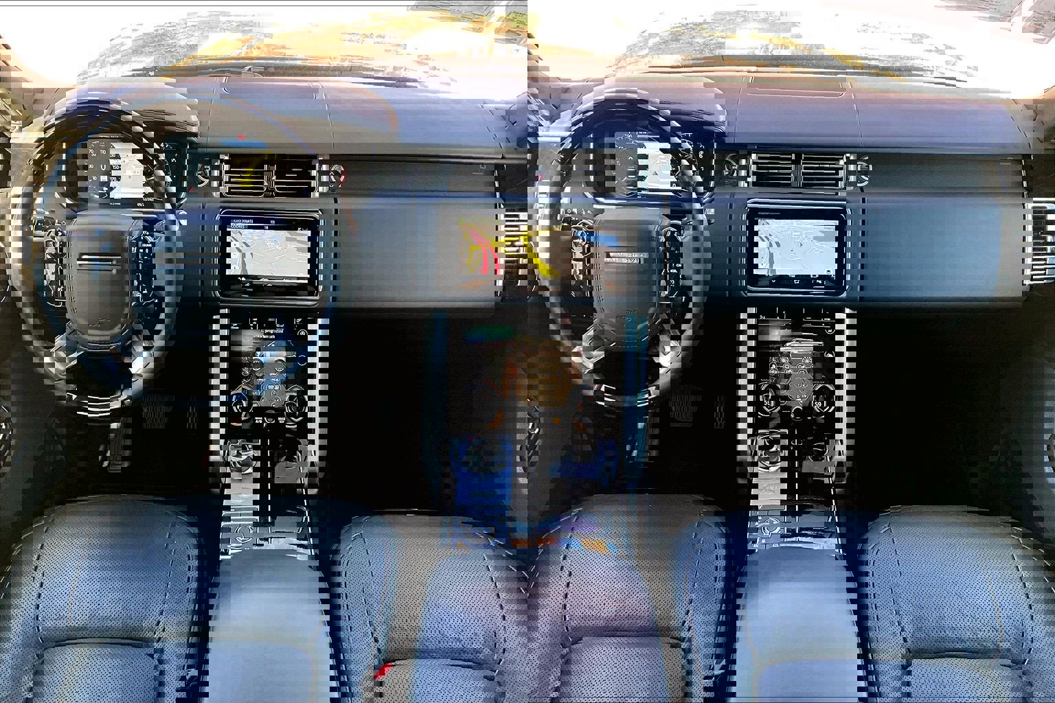 Used 2020 Land Rover Range Rover HSE image 16