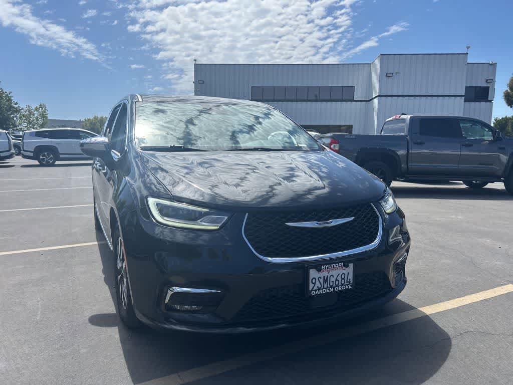Used 2023 Chrysler Pacifica Limited FWD video 1