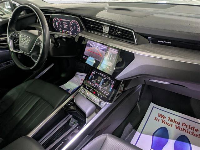 Used 2024 Audi Q8 e-tron Premium Plus w/ Premium Plus Package image 29