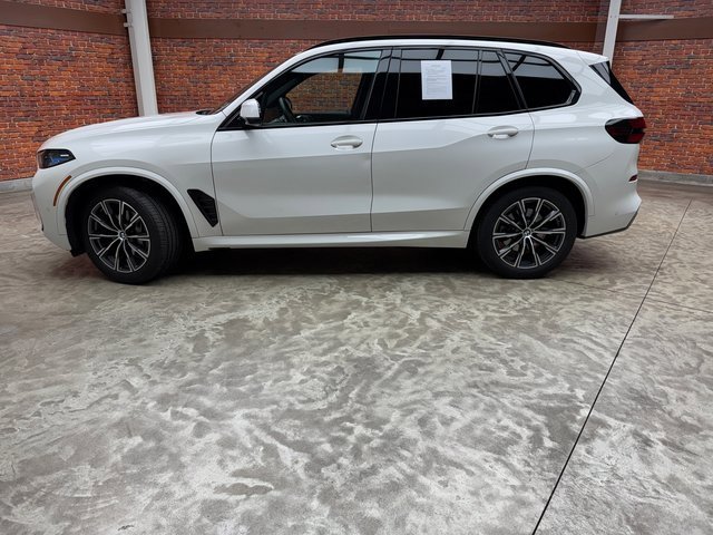 Certified 2024 BMW X5 xDrive40i w/ M Sport Package image 2