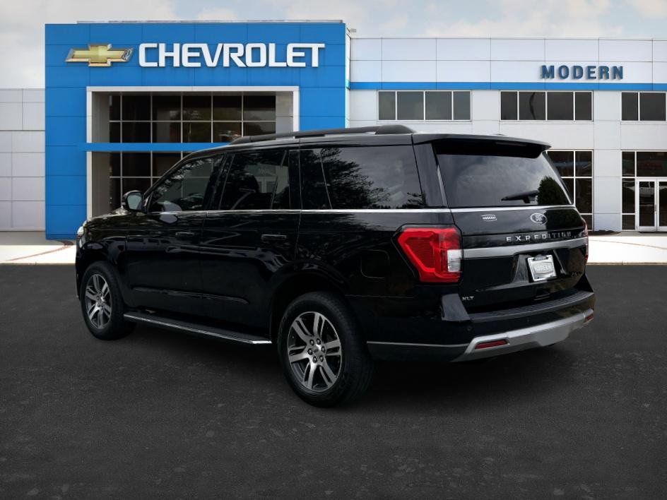 Used 2023 Ford Expedition XLT image 3