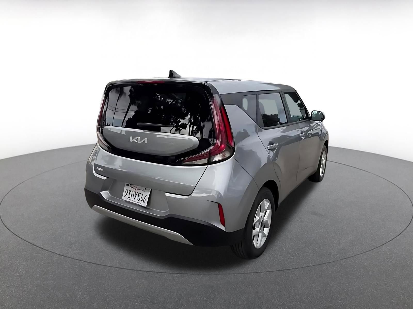 Used 2025 Kia Soul LX w/ LX Technology Package FWD image 14