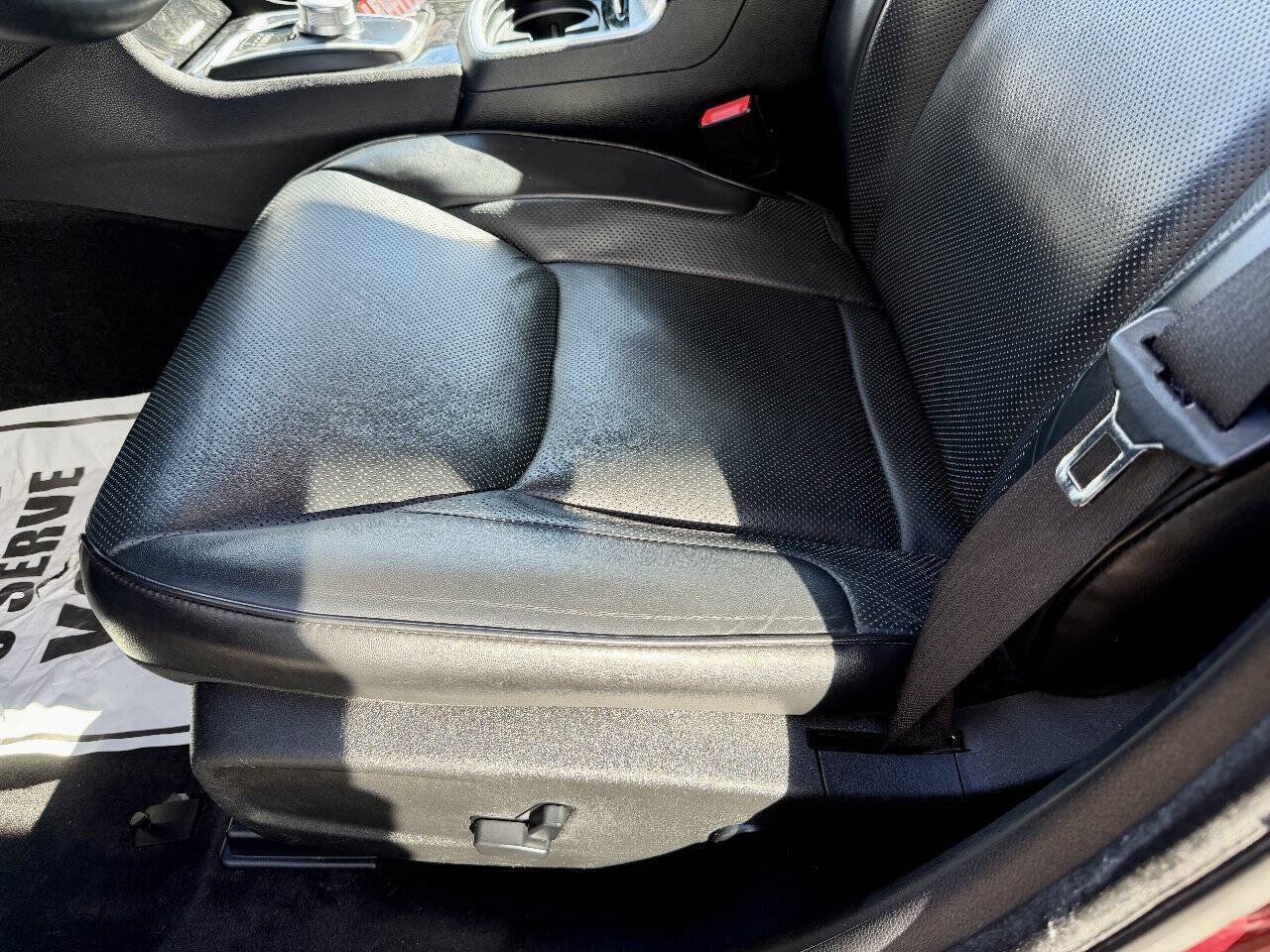 Used 2016 Chrysler 300 C AWD/4WD image 33