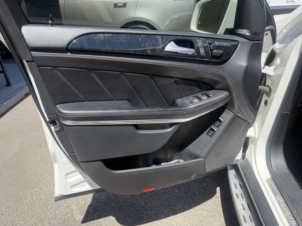 Used 2014 Mercedes-Benz GL 550 4MATIC image 8
