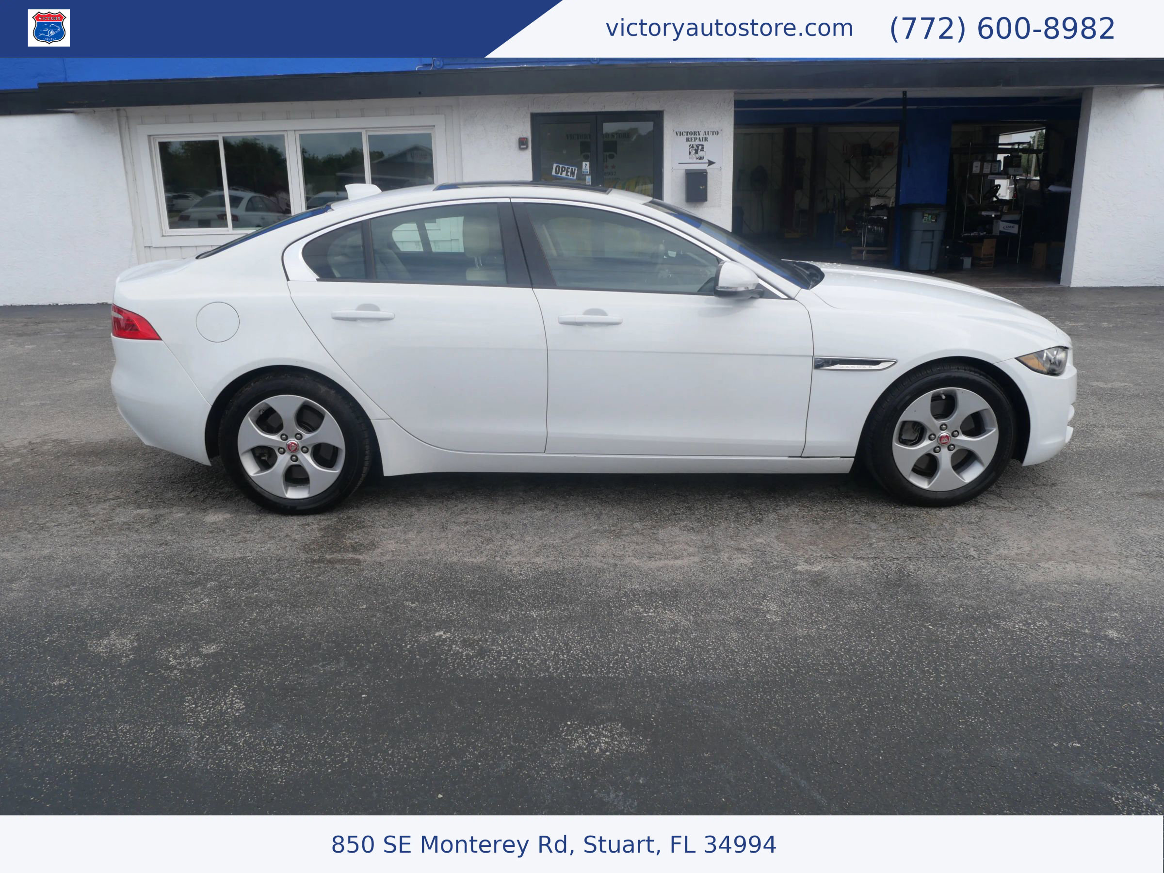 Used 2018 Jaguar XE image 4