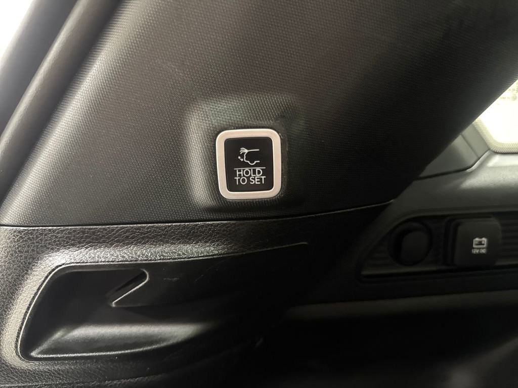 Used 2025 Jeep Grand Cherokee Altitude image 18