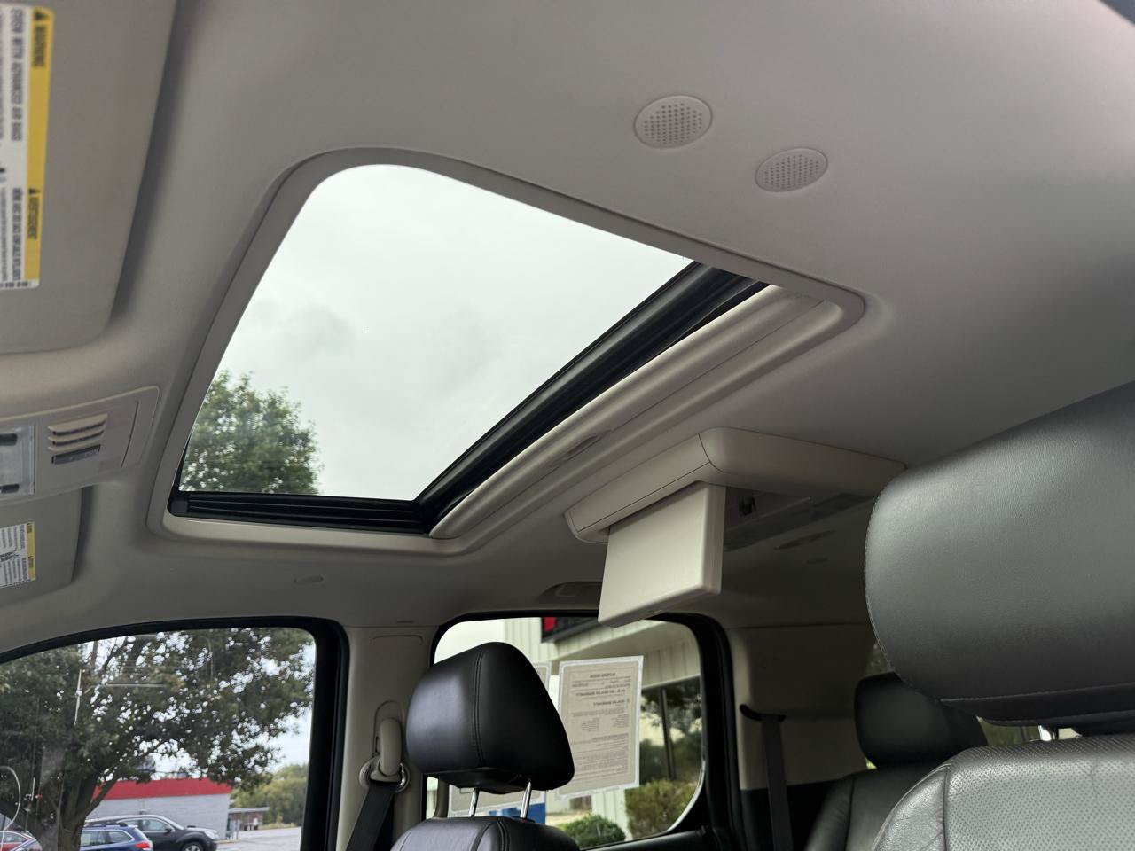 Used 2013 Cadillac Escalade ESV Premium AWD/4WD image 18