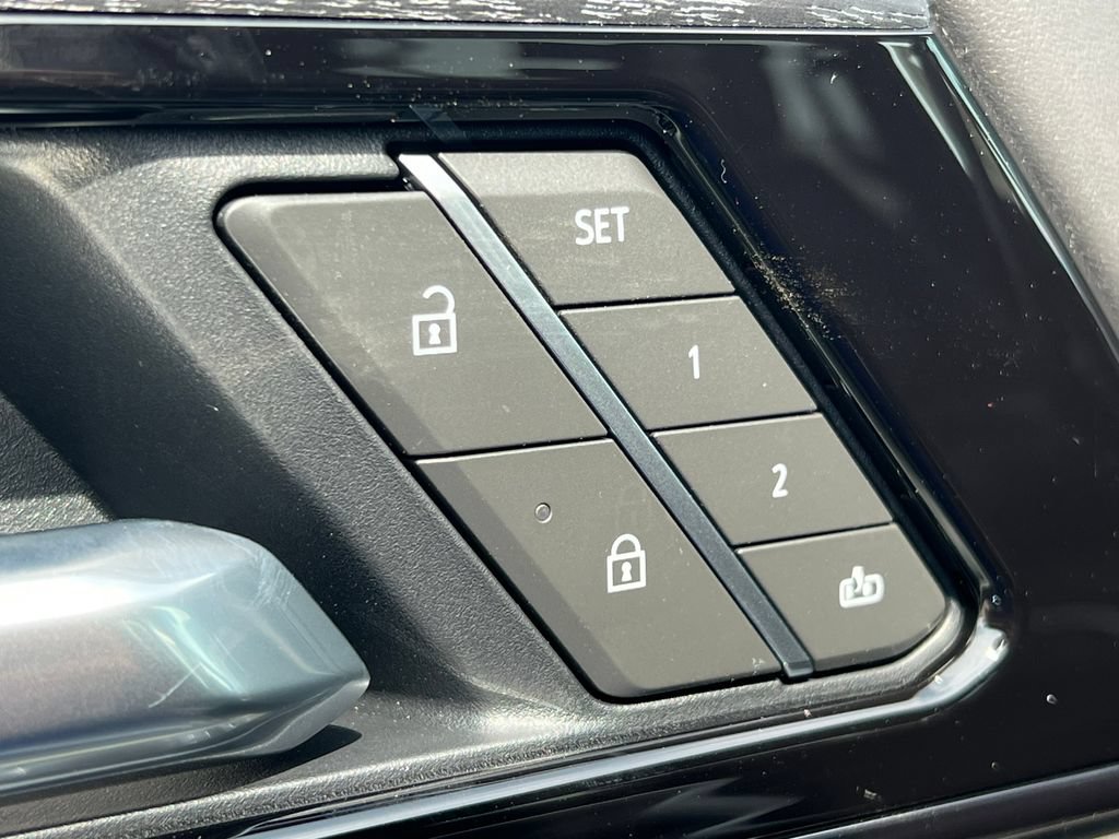New 2026 GMC Yukon XL AT4 Ultimate AWD/4WD image 17