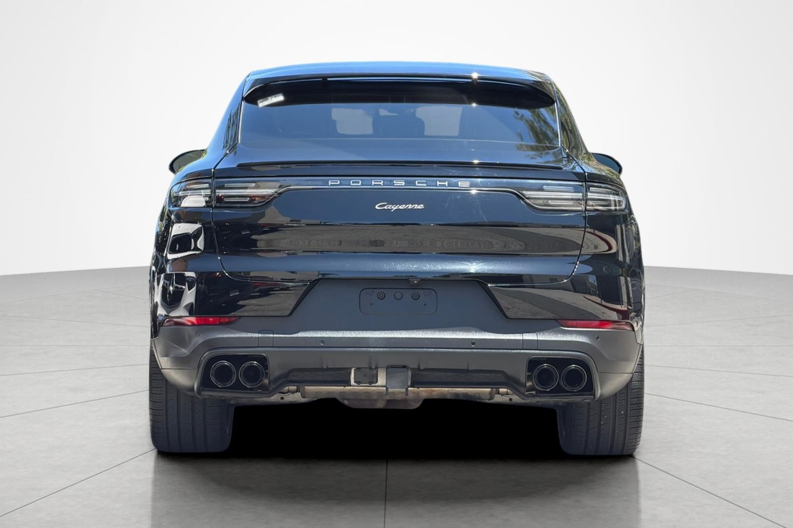 Used 2023 Porsche Cayenne Platinum Edition w/ Towing Package w/o Tow Ball AWD/4WD image 4