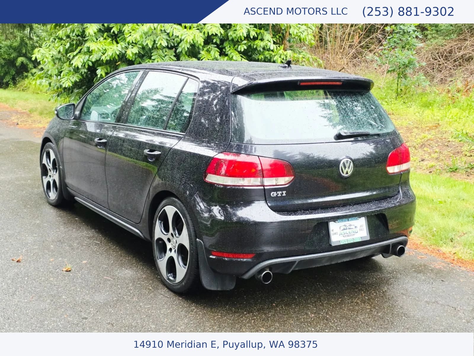 Used 2011 Volkswagen Golf 4-Door FWD image 3