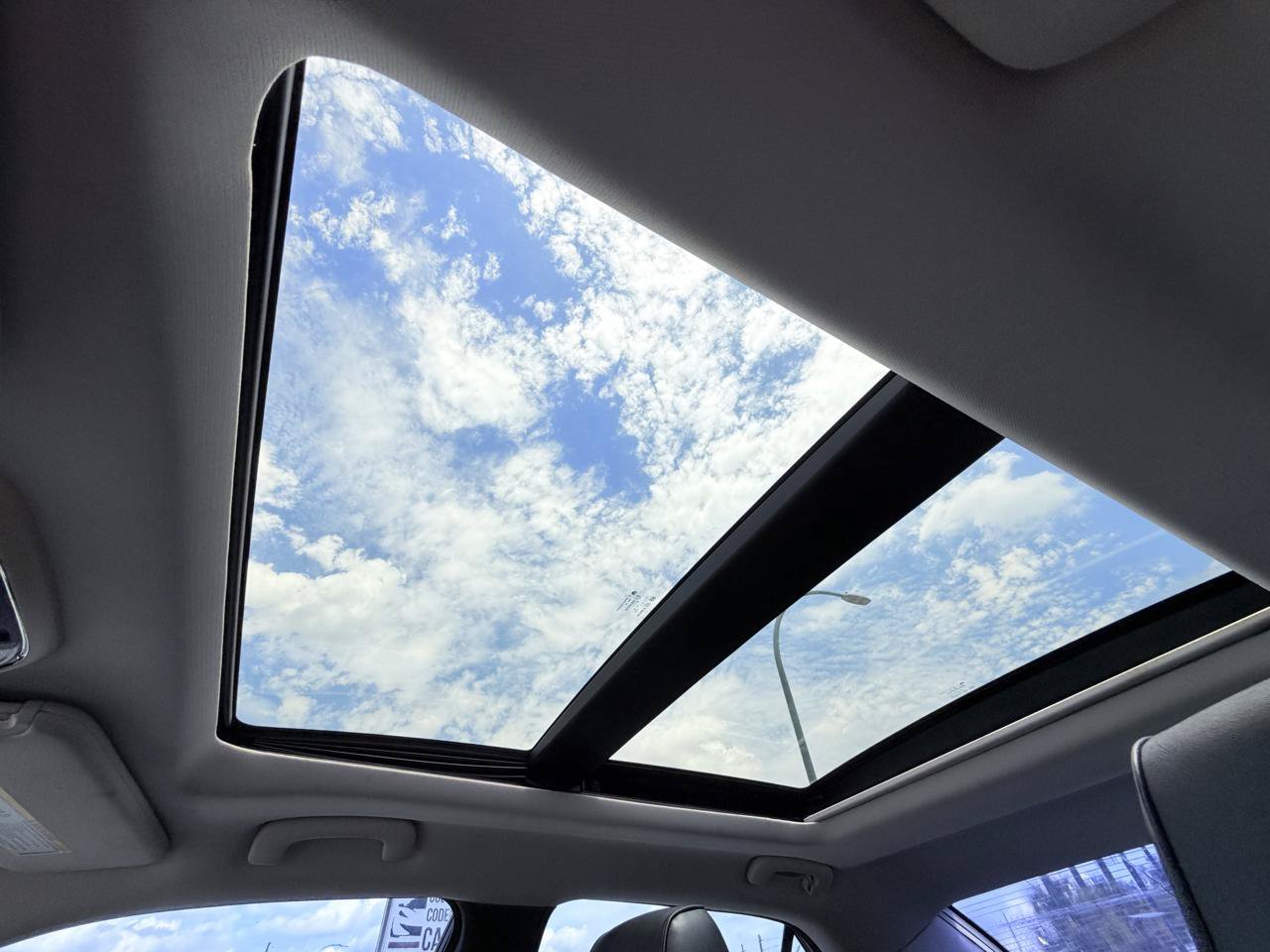 Used 2016 Chrysler 300 C RWD image 20