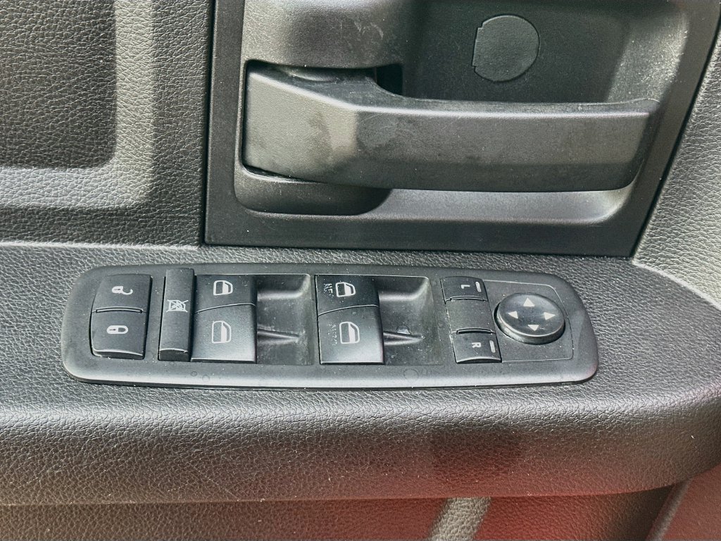 Used 2017 RAM 1500 Express RWD image 16