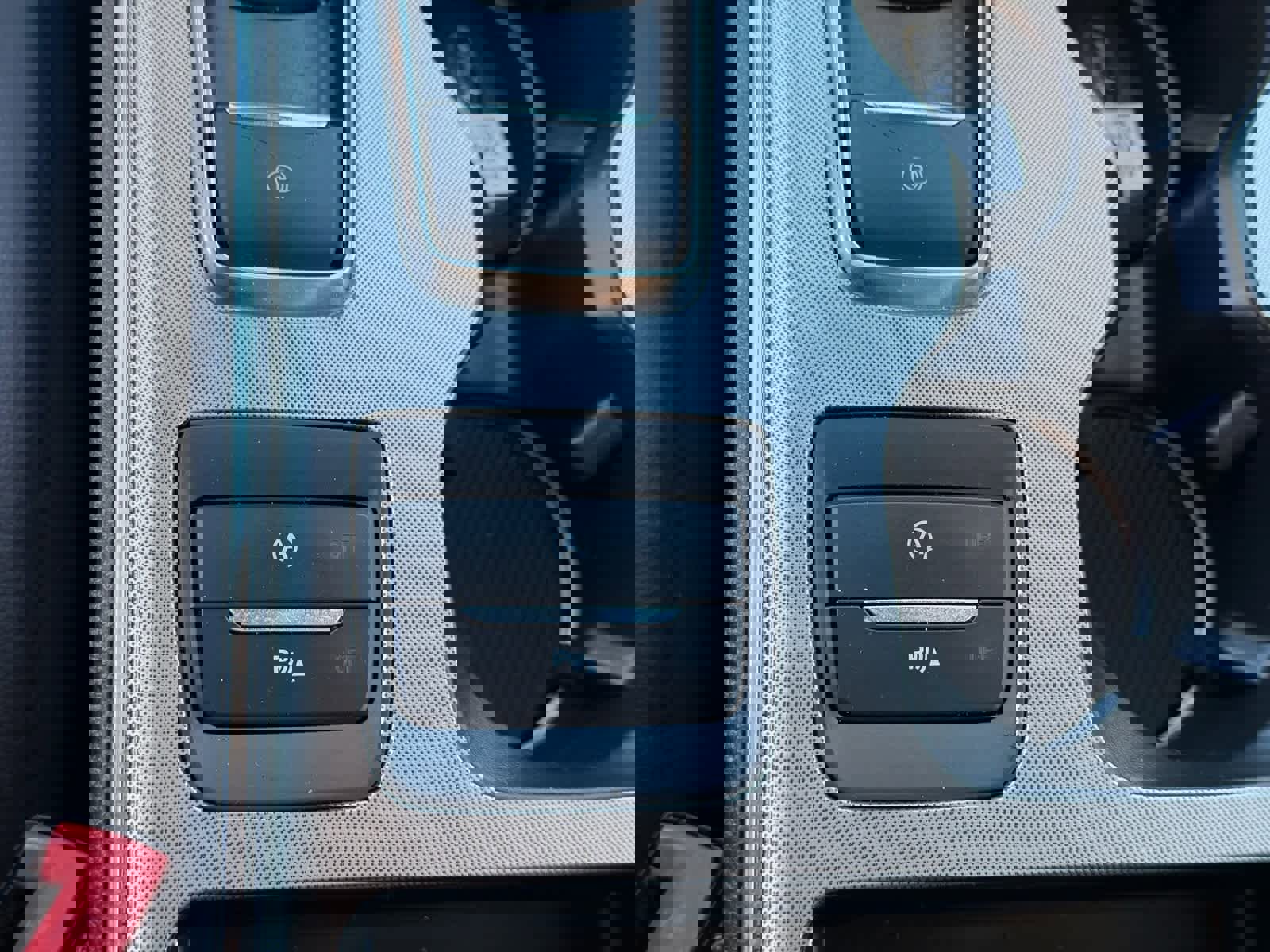 Used 2022 Ford Edge Titanium image 25