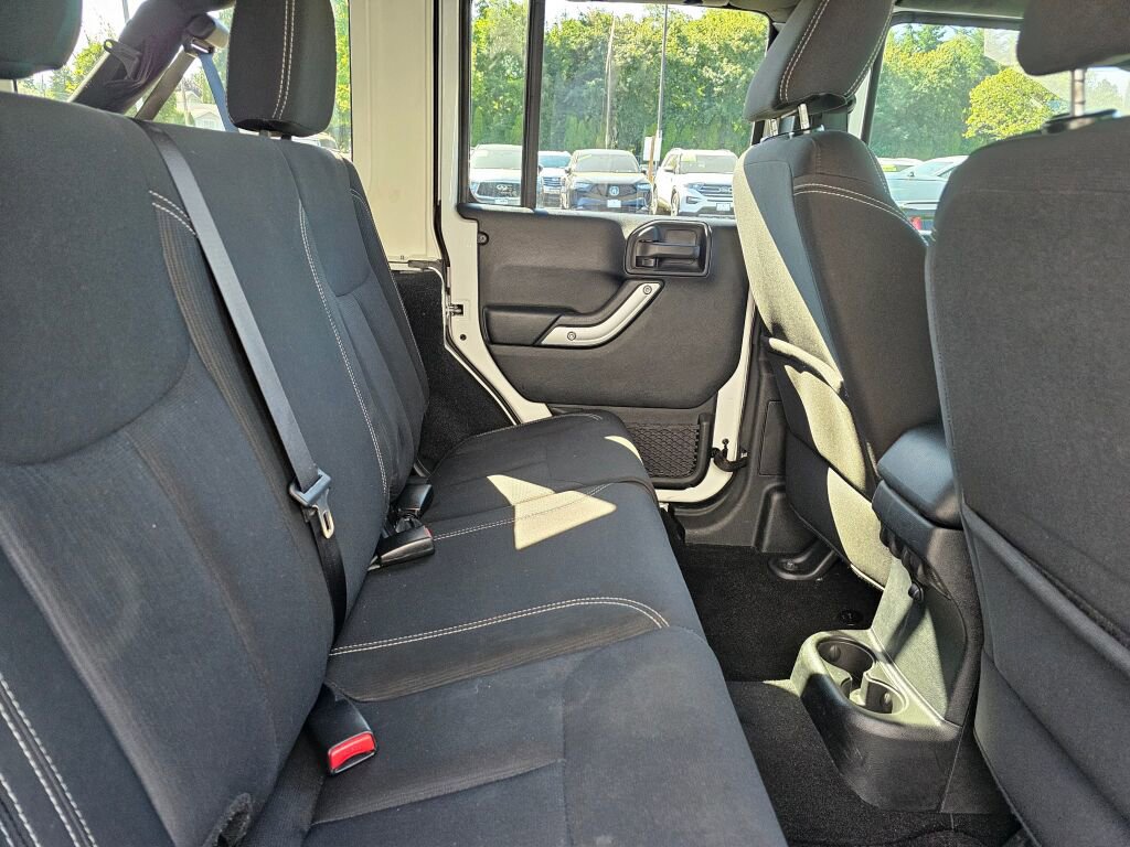 Used 2017 Jeep Wrangler Unlimited Sahara AWD/4WD image 11