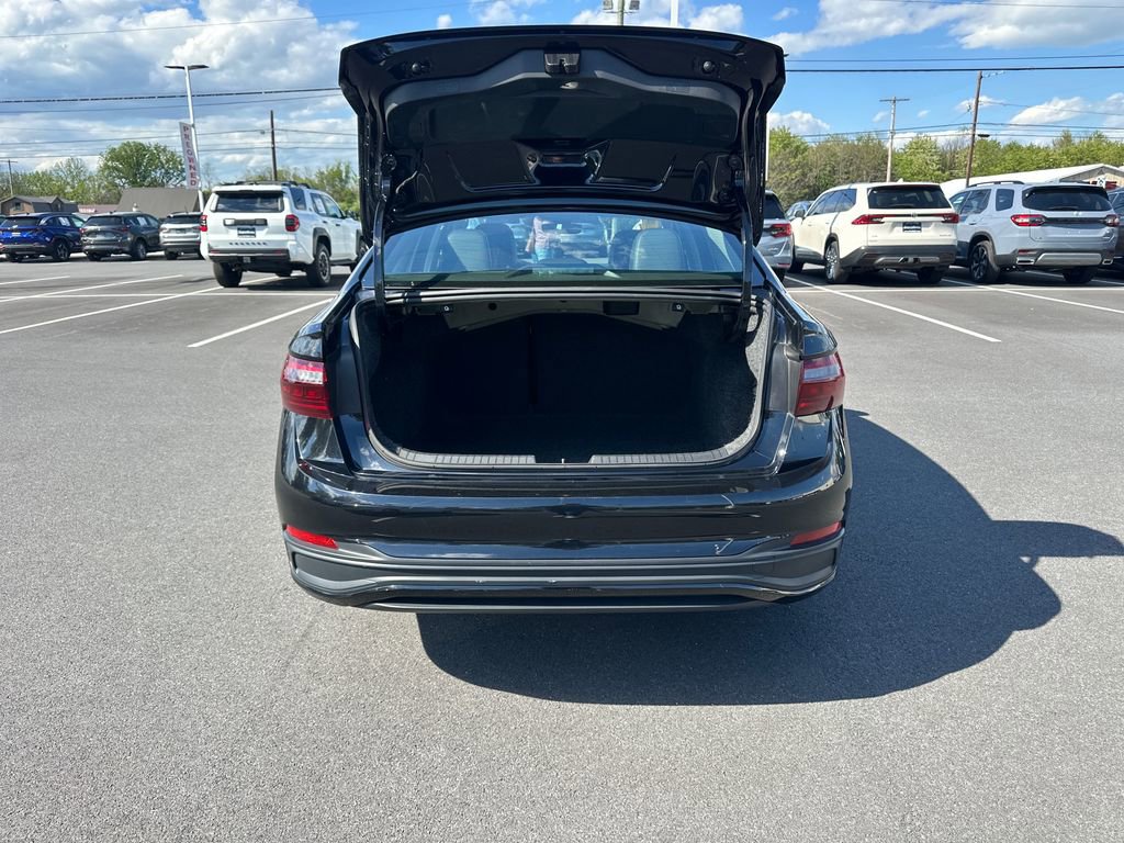 Used 2024 Volkswagen Jetta SE FWD image 11