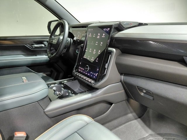 Used 2025 GMC Yukon AT4 w/ LPO, Floor Liner Package image 32