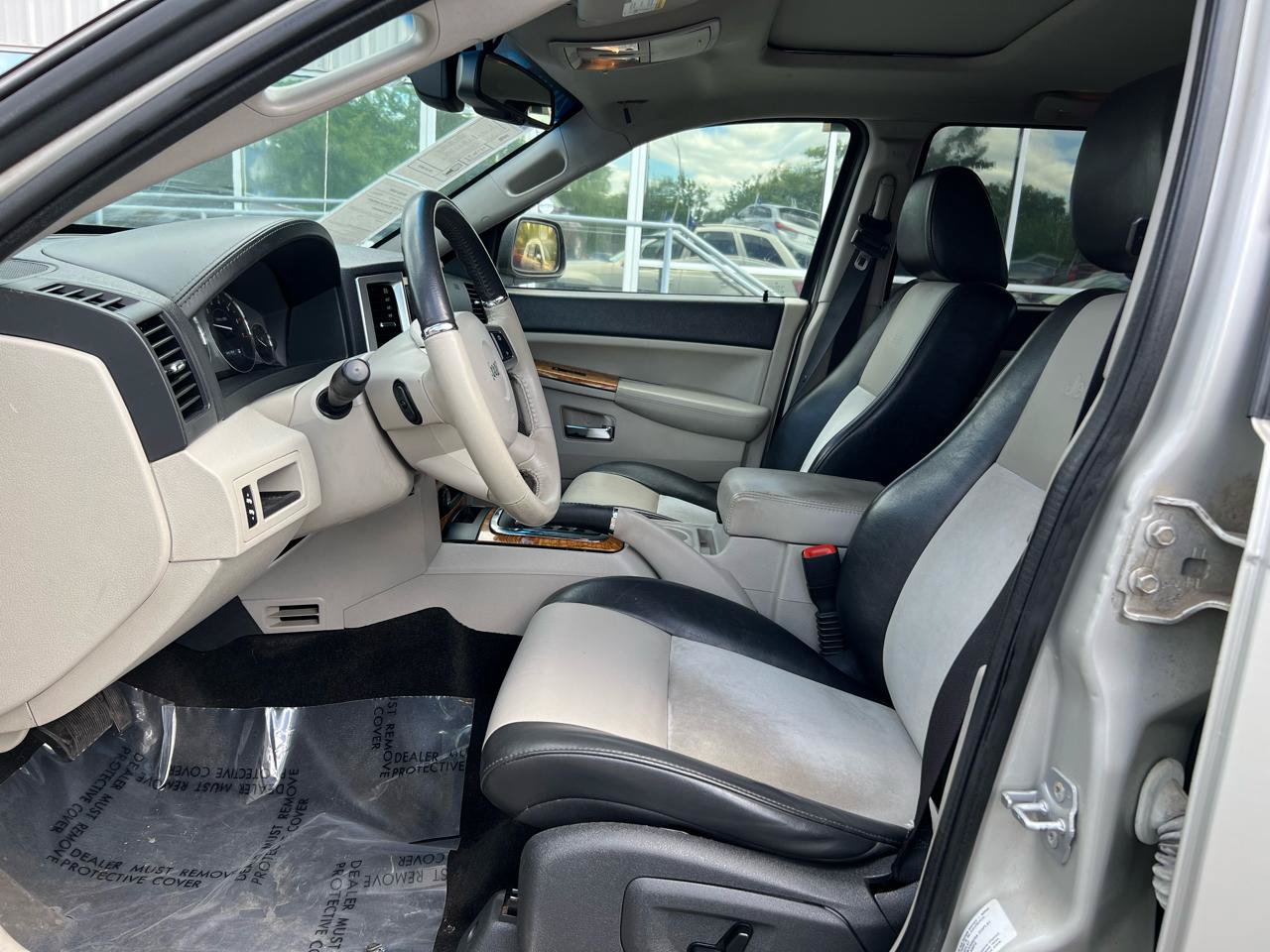 Used 2010 Jeep Grand Cherokee Limited AWD/4WD image 11