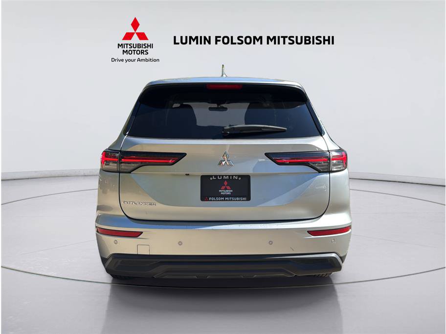 Used 2025 Mitsubishi Outlander ES FWD image 4