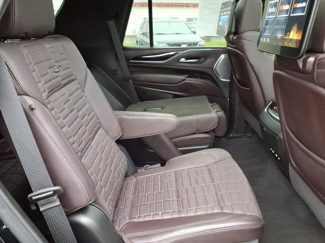 Used 2024 Cadillac Escalade Sport Platinum w/ LPO, ONYX Package image 23