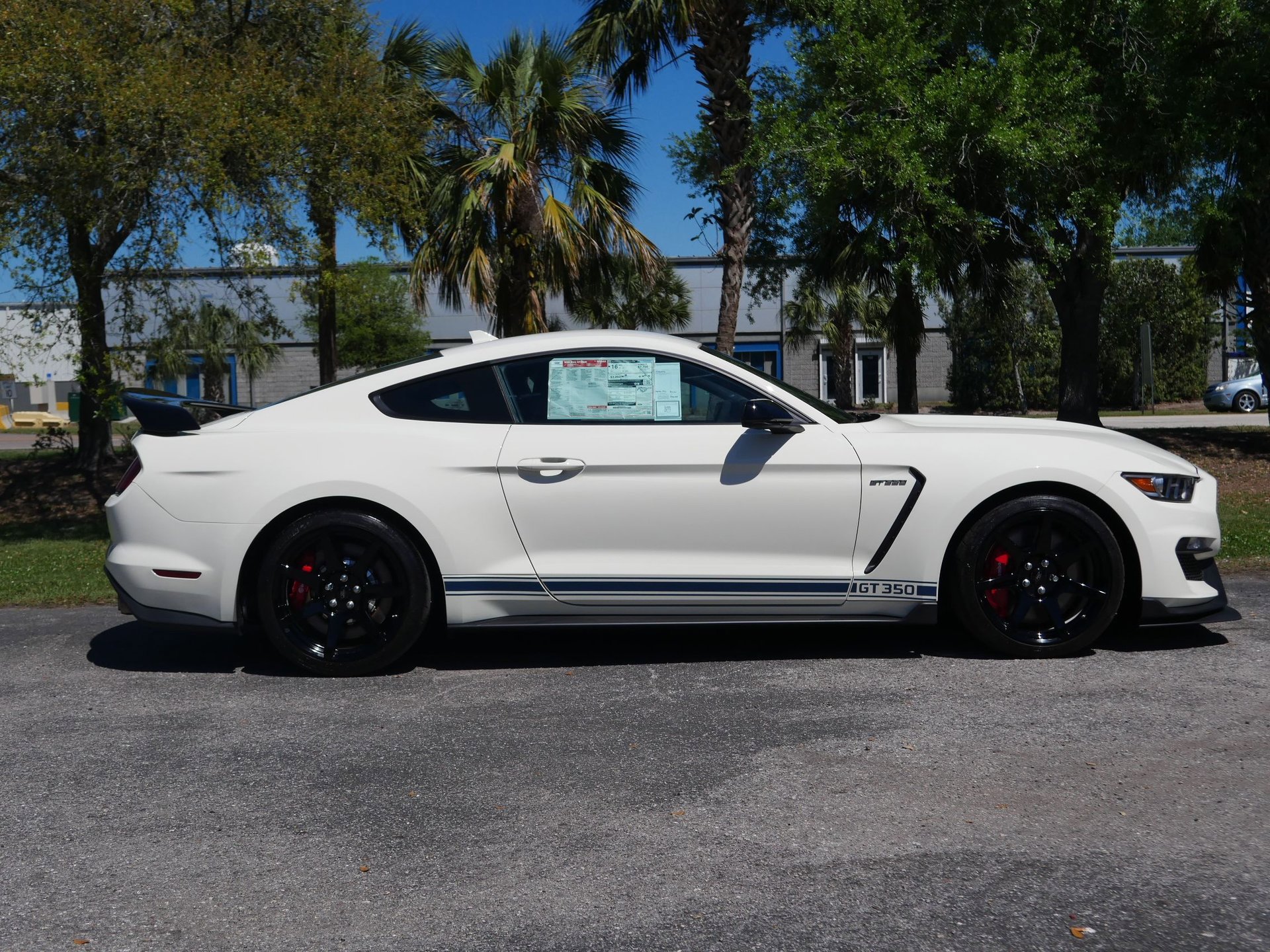 Used 2020 Ford Mustang Shelby GT350R w/ GT350R Equipment Group 920A RWD image 57