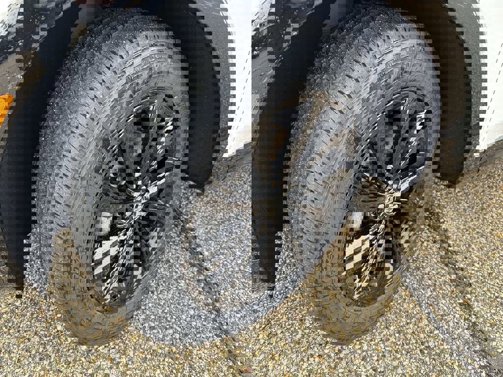 Certified 2024 Buick Envista Sport Touring w/ Convenience I Package FWD image 2