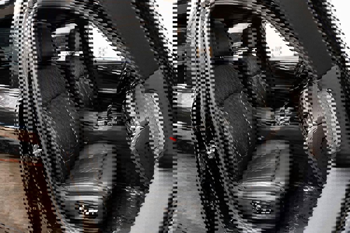 Used 2018 BMW M550i xDrive image 30