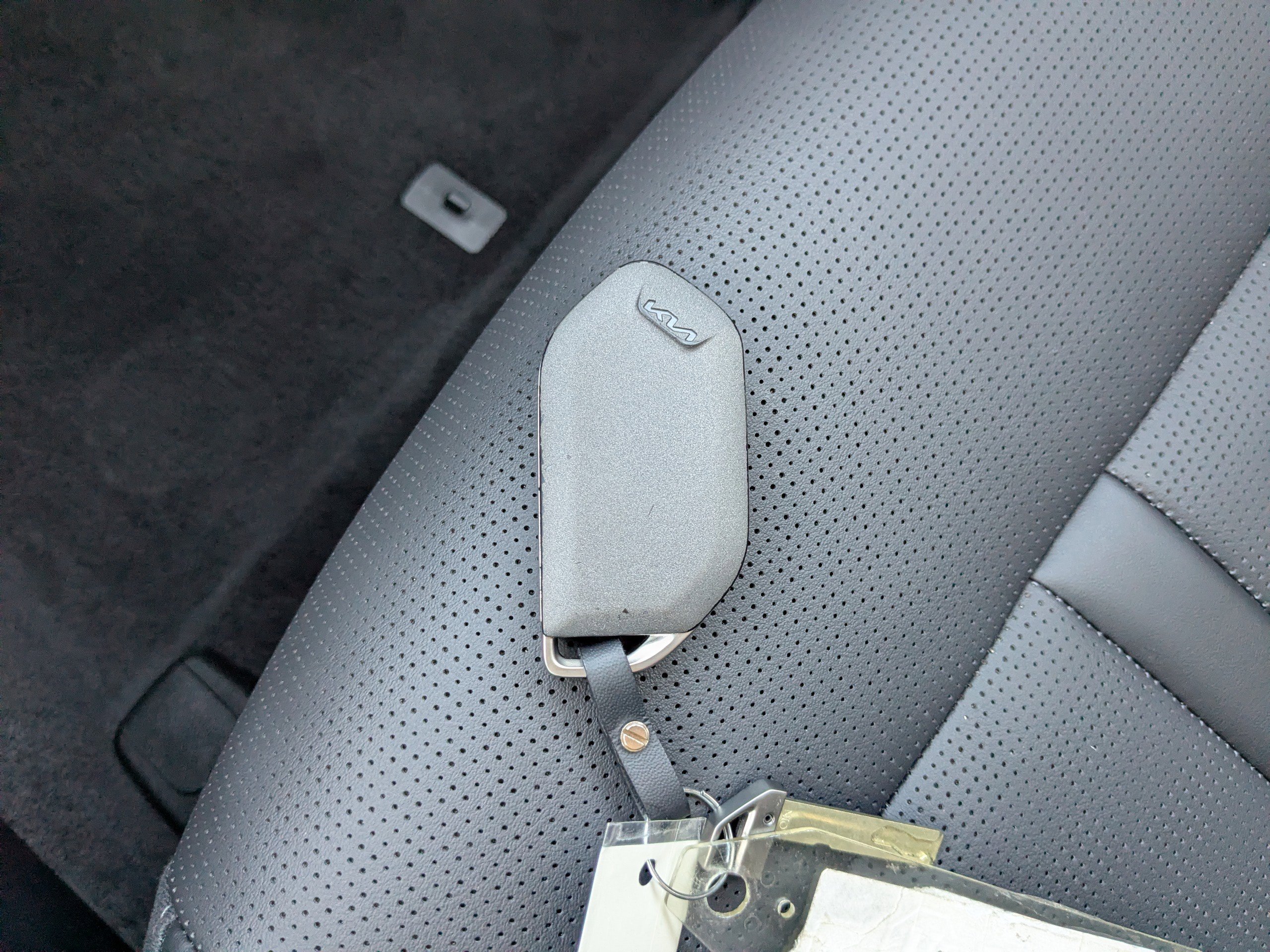 Certified 2025 Kia Sorento S w/ Panoramic Sunroof Package image 35